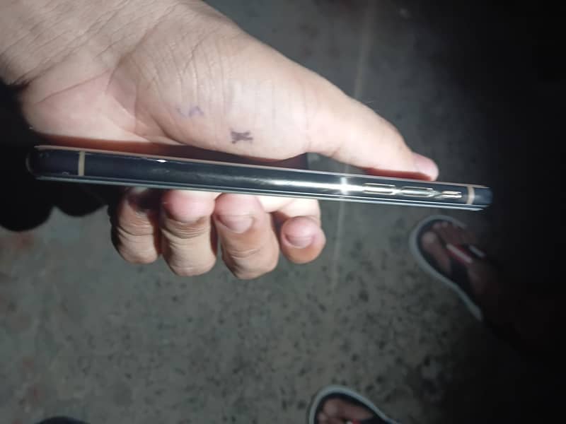 Apple iPhone XS 1