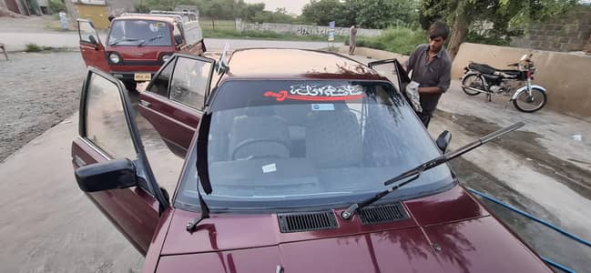Nissan Sunny 1990.