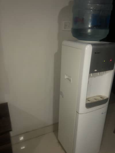 Gree water dispenser