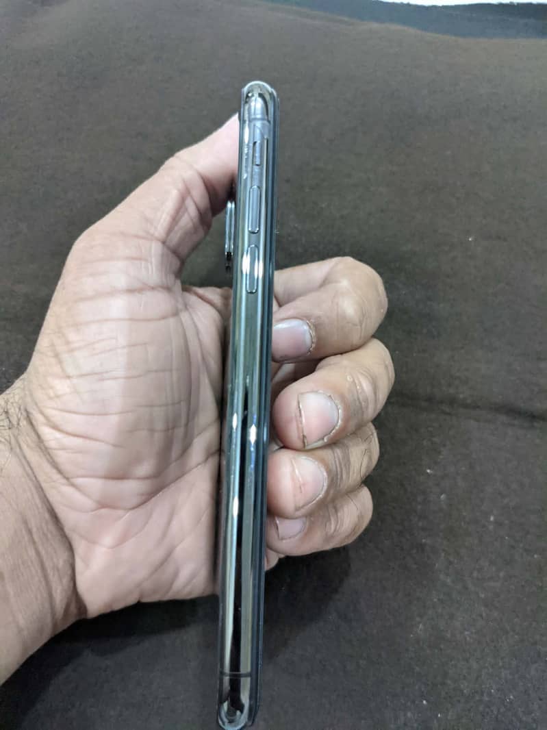 Apple iPhone X 3