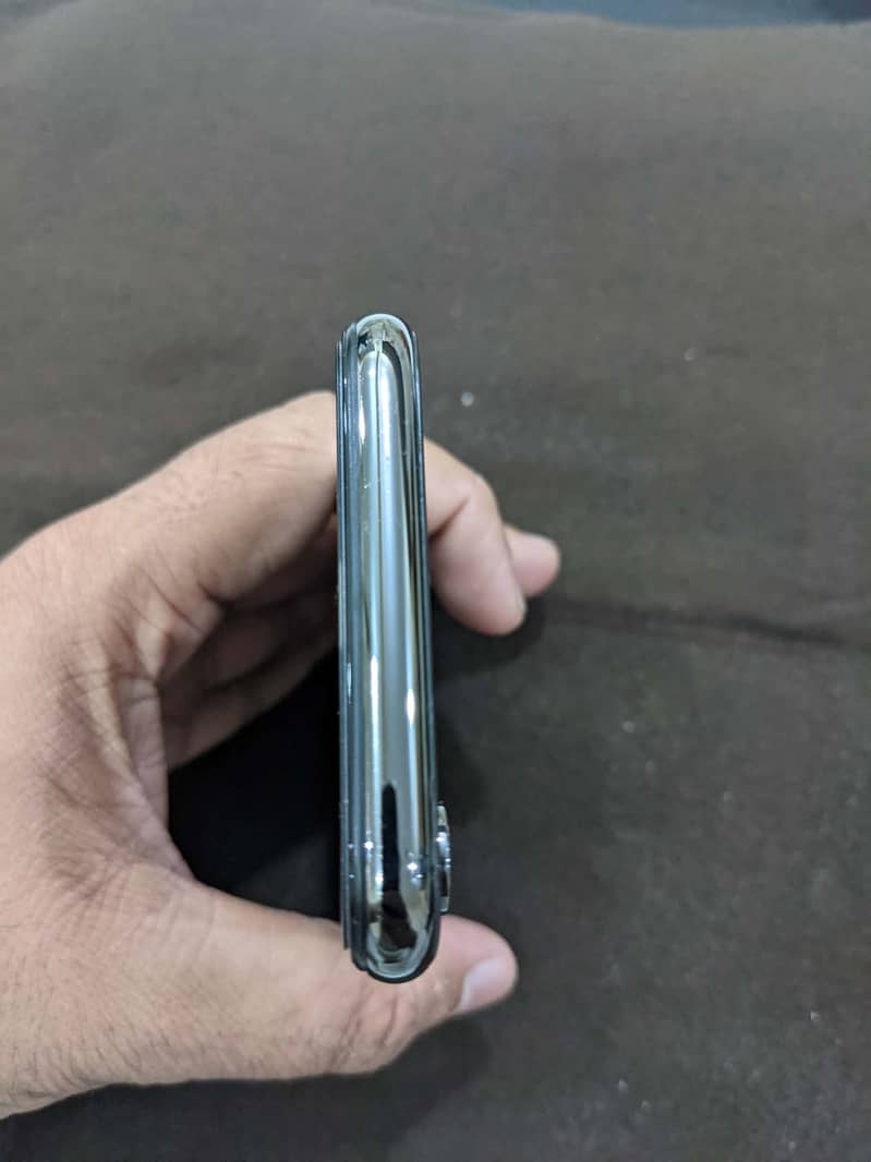 Apple iPhone X 4