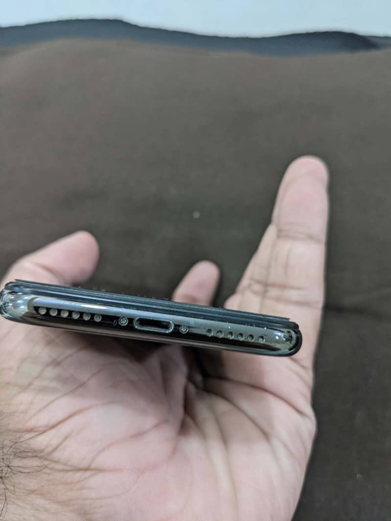Apple iPhone X 5