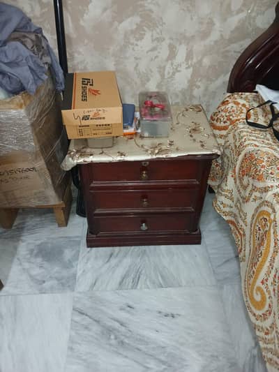 SHESHAM QUEENS BED WITH SIDE TABLES