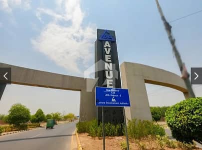FACING PARK 10 MARLA PLOT AVAILABLE FOR SALE