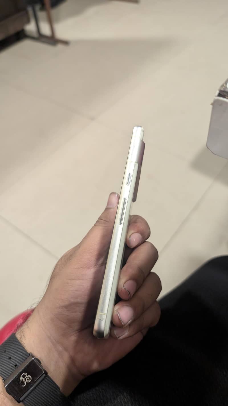 Google Pixel 7 4