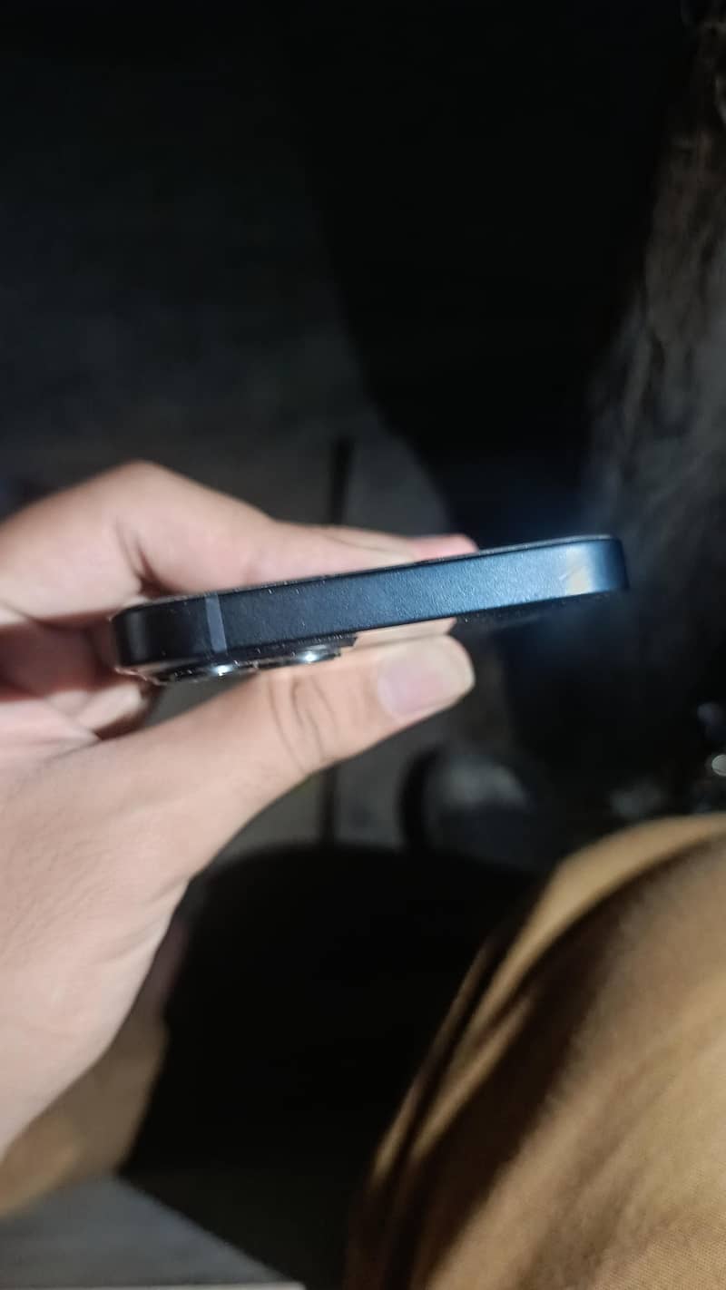 Apple iPhone 13 5
