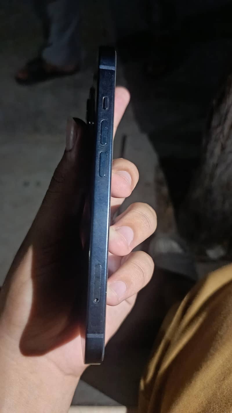 Apple iPhone 13 6
