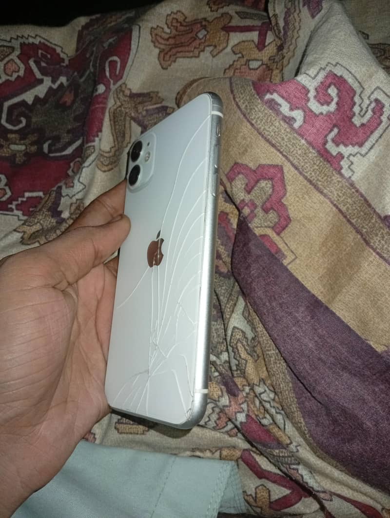 Apple iPhone 11 3