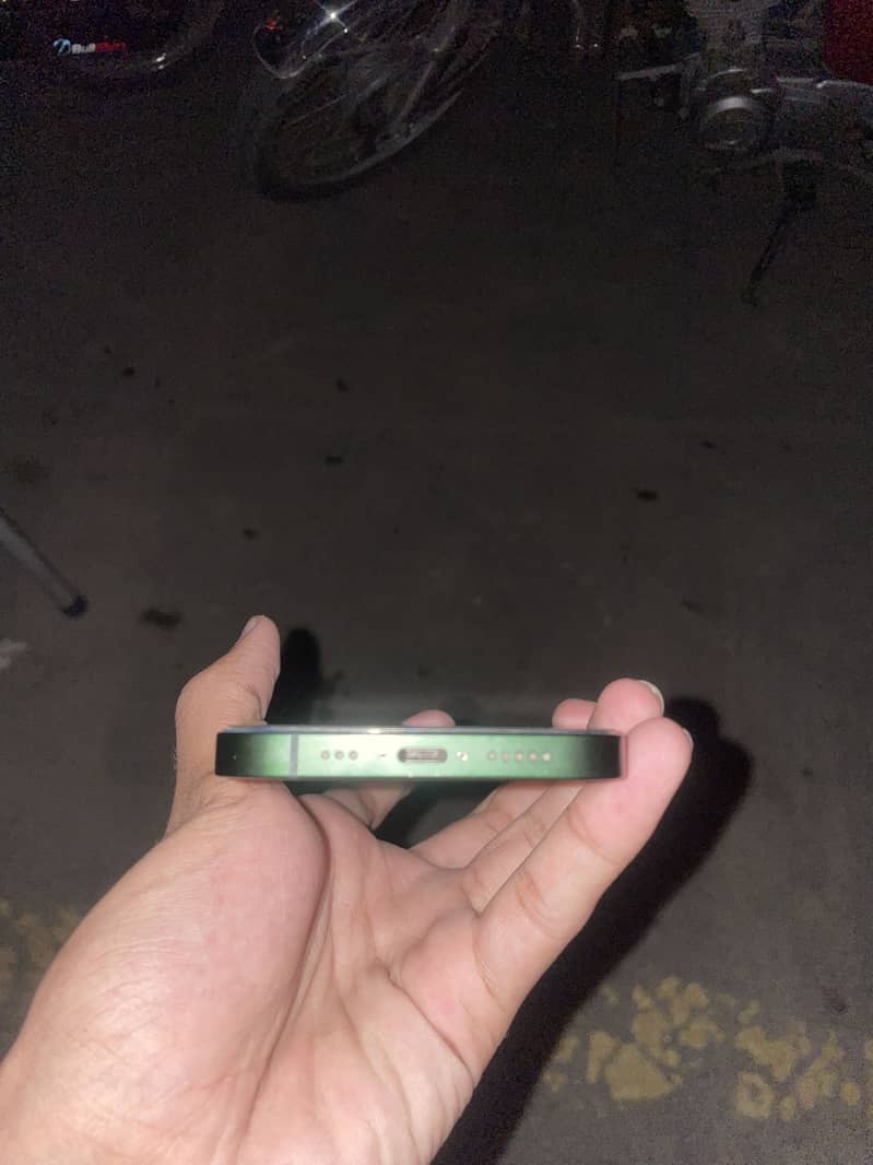 Apple iPhone 13 1