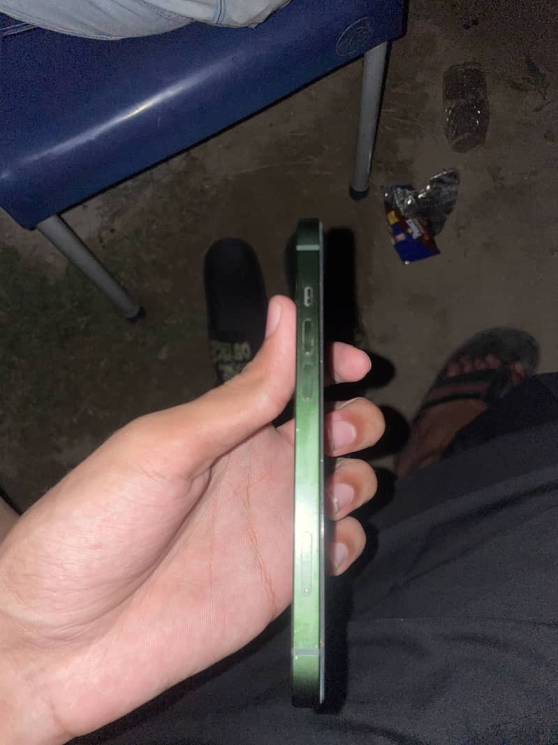 Apple iPhone 13 2