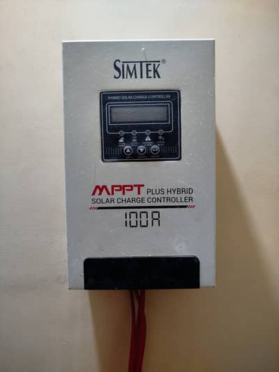 SIMTEK 100A MPPT Hybrid Solar Charge Controller – Excellent Condition