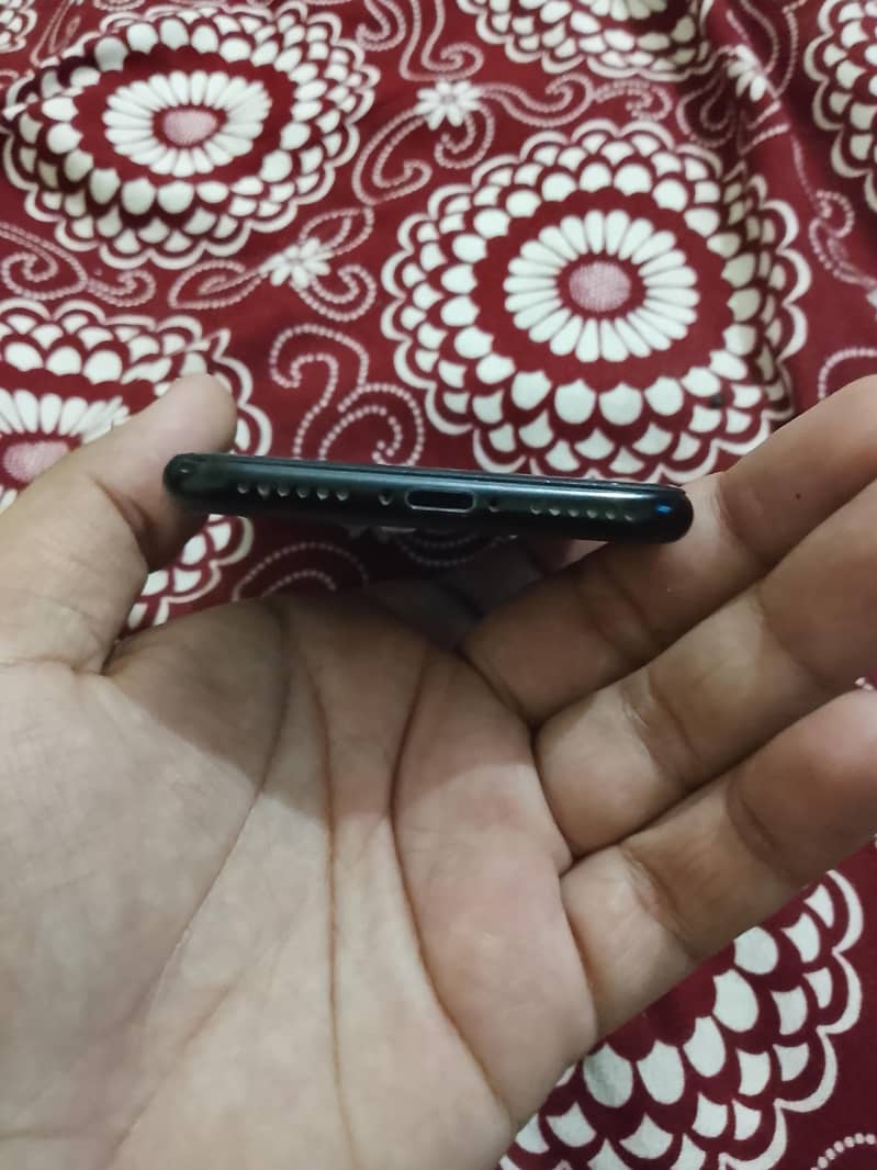 Apple iPhone 7 2