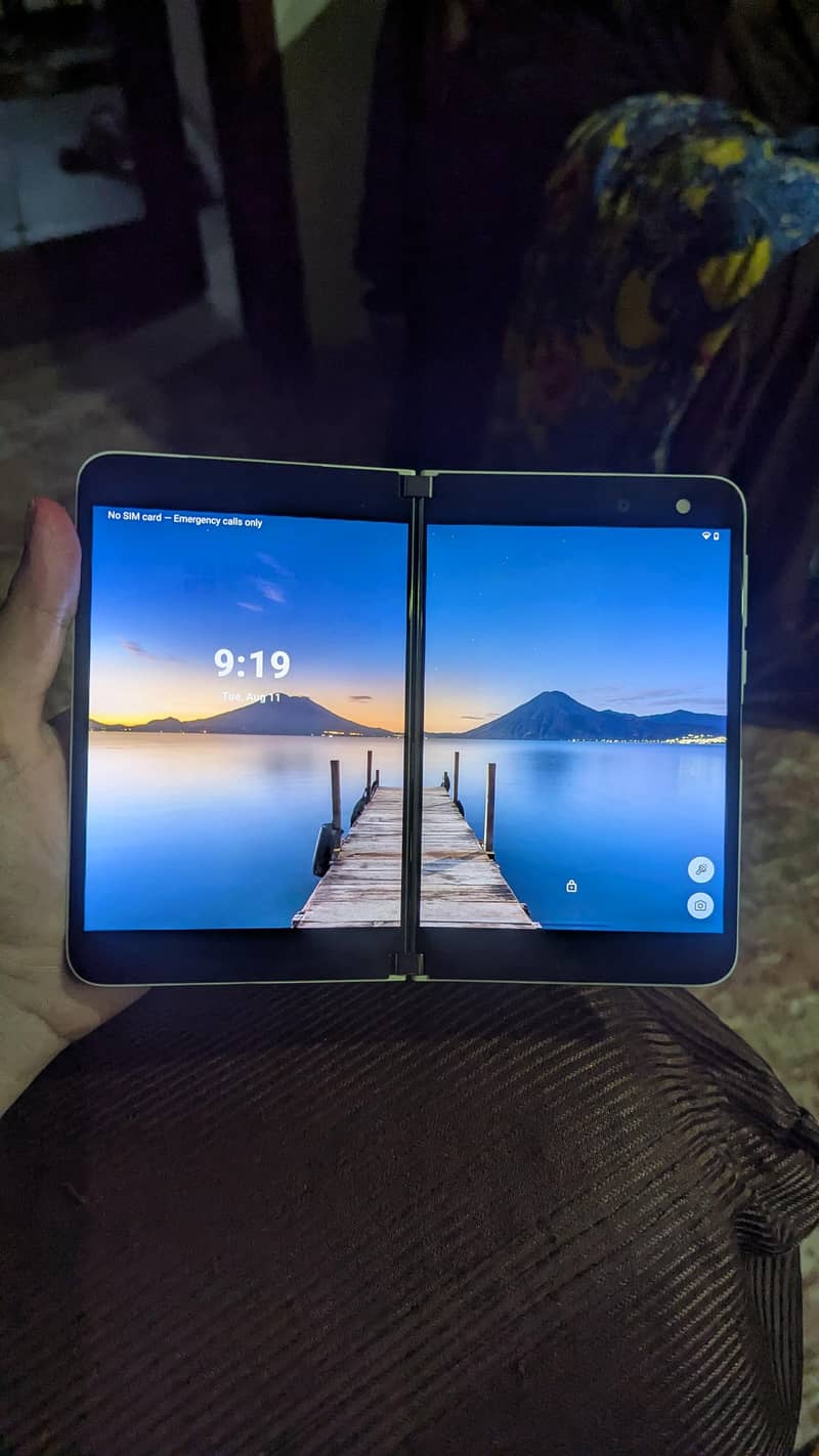 Microsoft Surface Duo 1