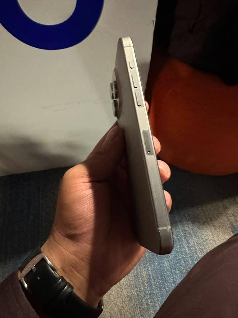 IPhone 15 Pro Max 2