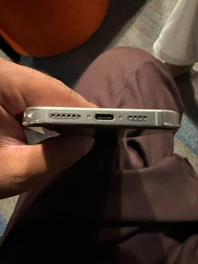 IPhone 15 Pro Max 5