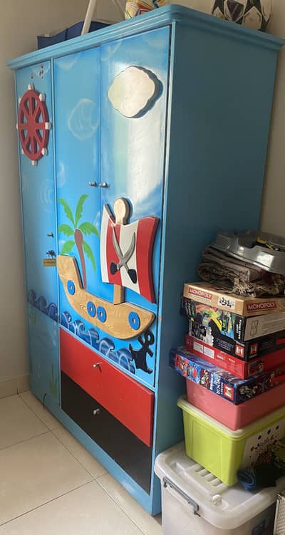 Kids wardrobe 3 door