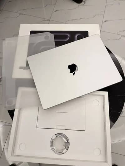 Apple MacBook Pro M2 MAX 1TB Storage - M1.2. 3.4. 5. pro. Max. Air MacBook