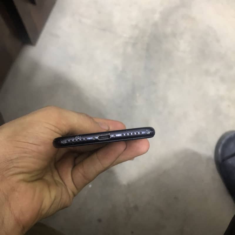 Apple iPhone 7 3