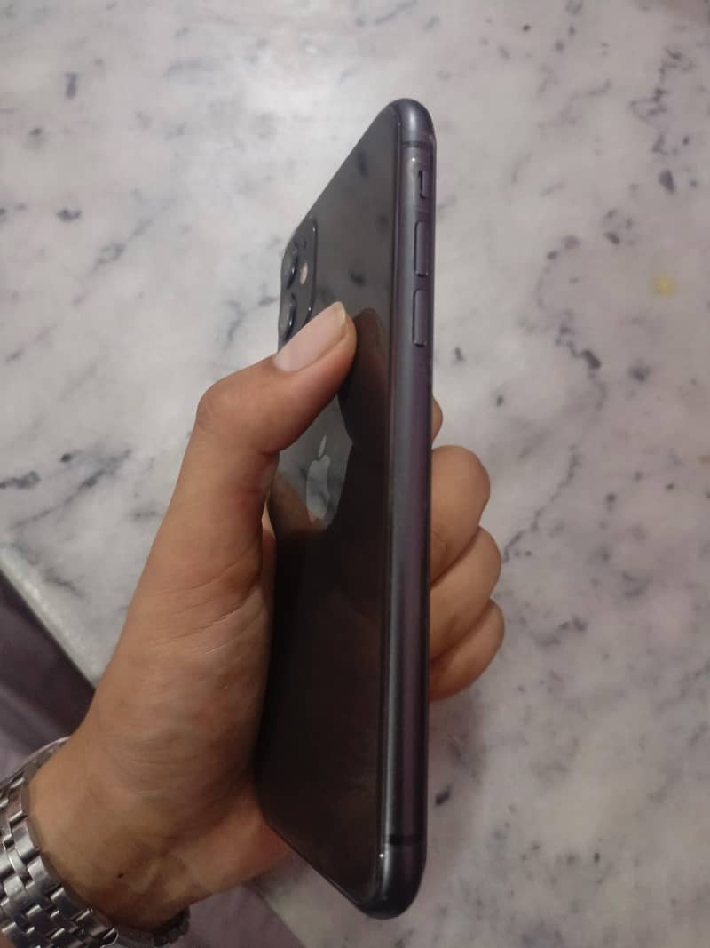 Apple iPhone 11 4