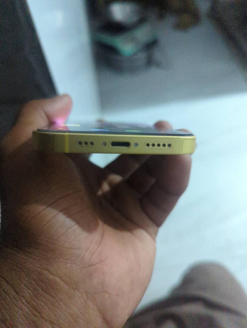 Apple iPhone 14 3