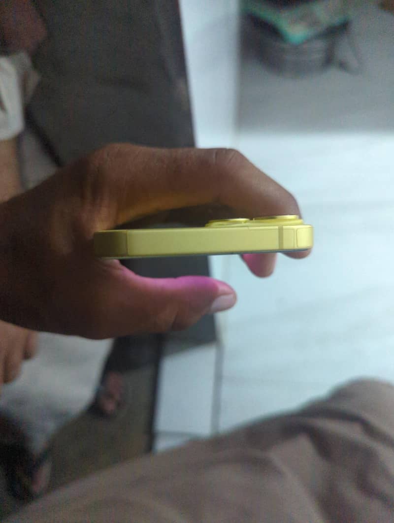 Apple iPhone 14 4