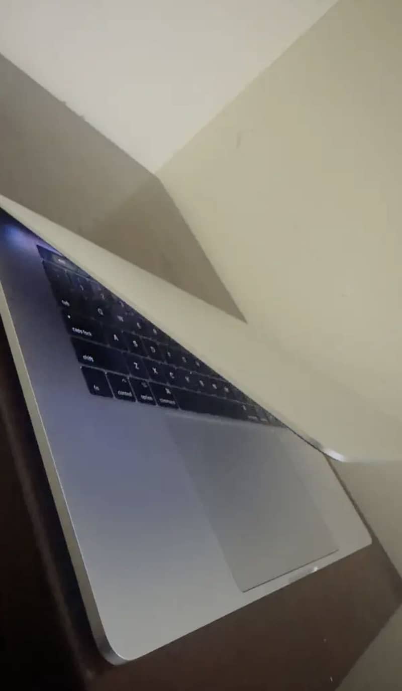 Macbook pro 2017 2
