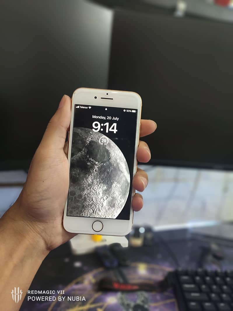 Apple iPhone 8 1
