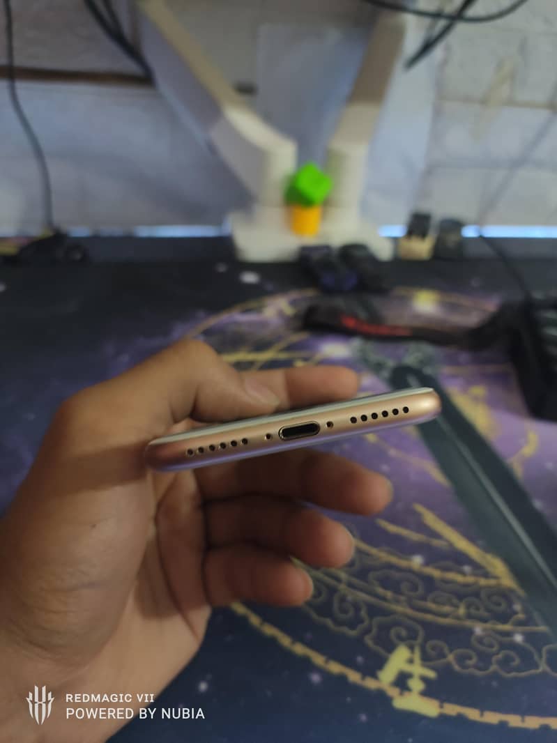 Apple iPhone 8 5
