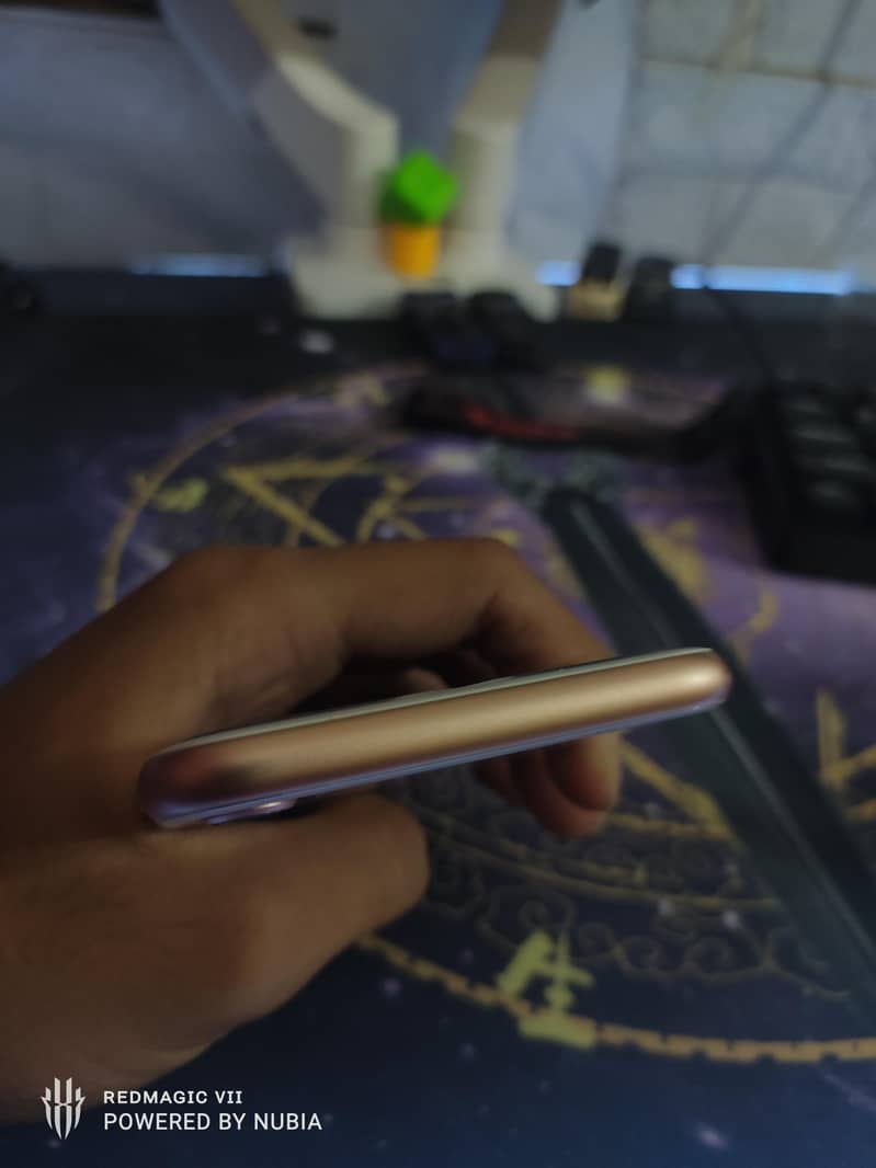 Apple iPhone 8 6