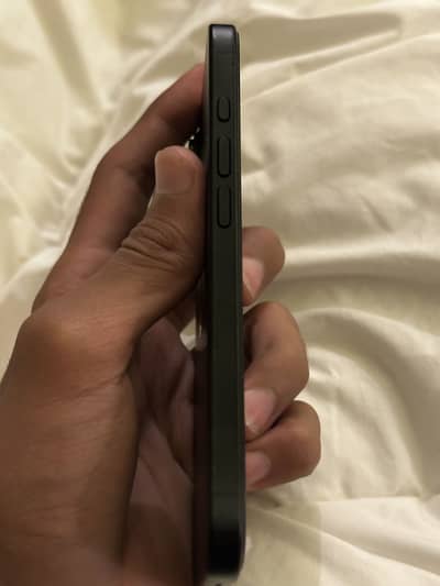Apple iPhone 16