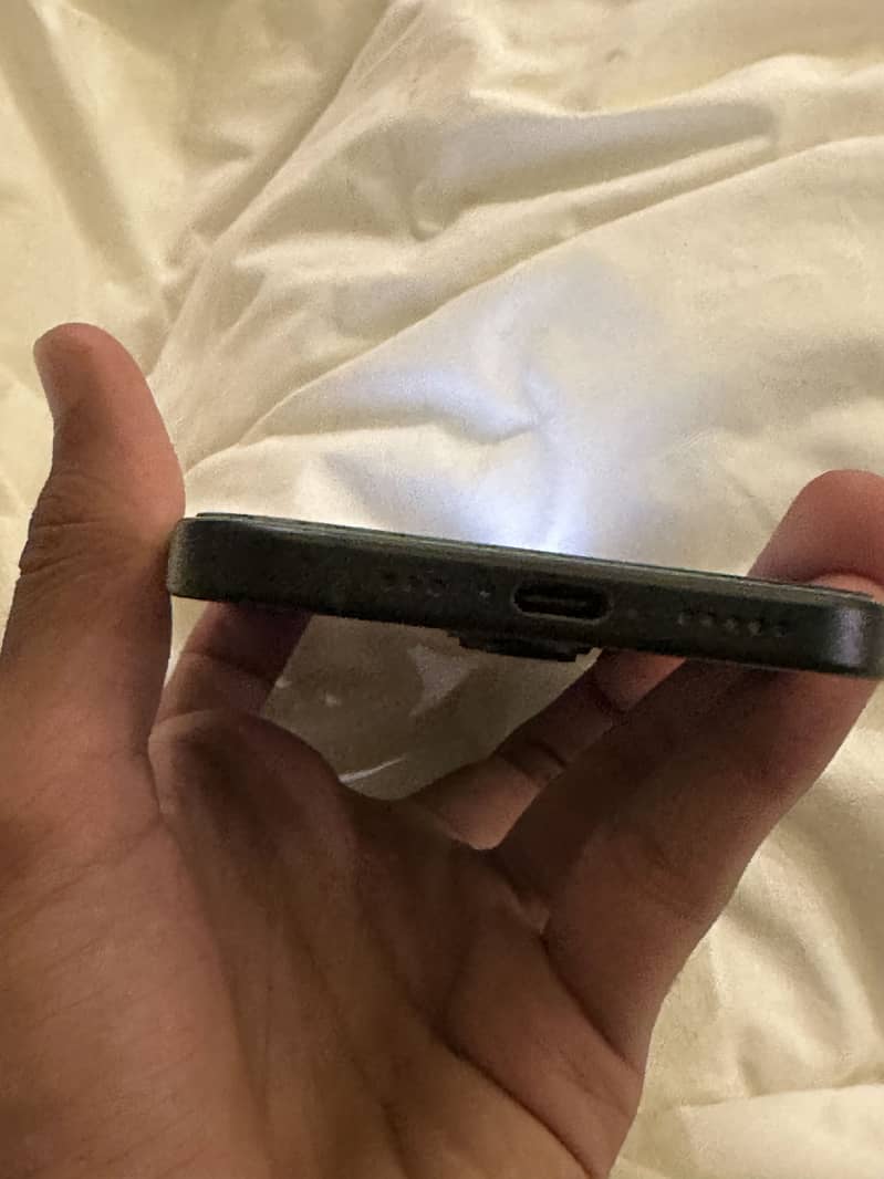 Apple iPhone 16 1