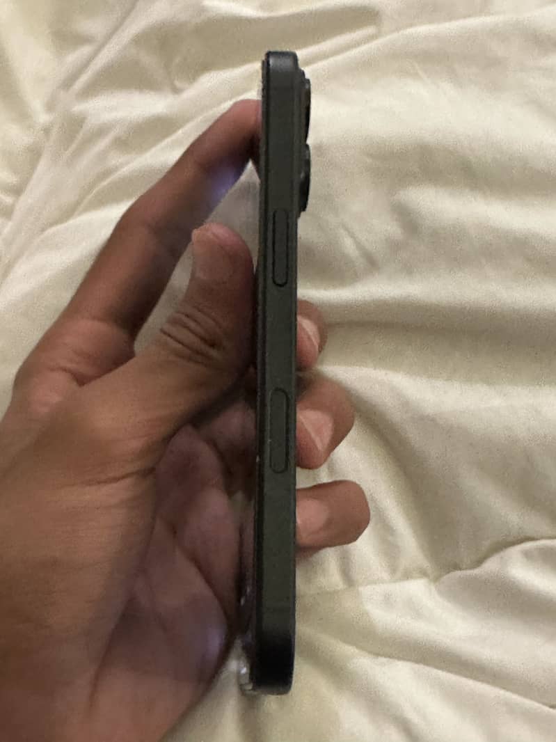 Apple iPhone 16 2