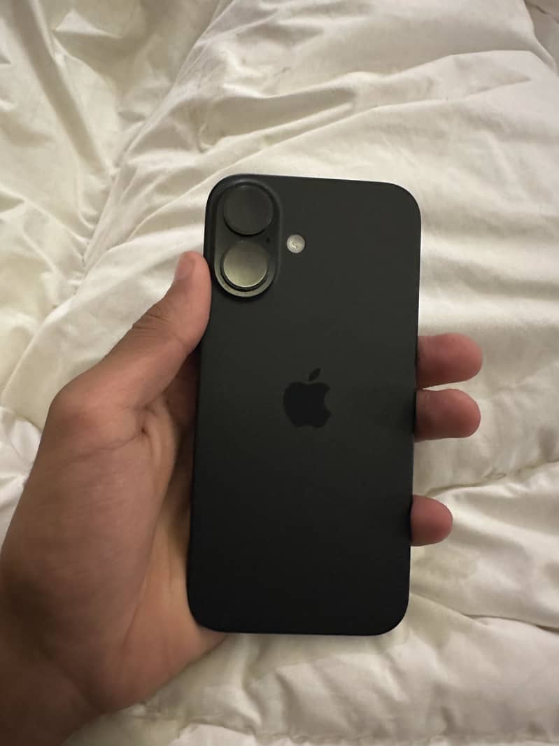 Apple iPhone 16 4