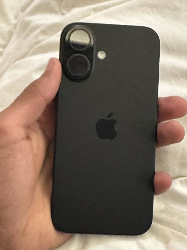 Apple iPhone 16 5