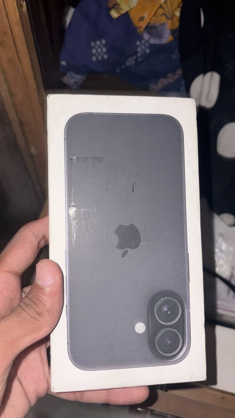 Apple iPhone 16 6