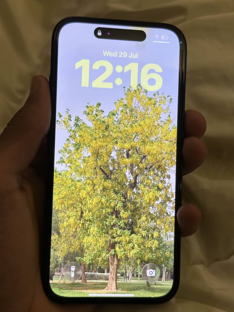 Apple iPhone 16 7