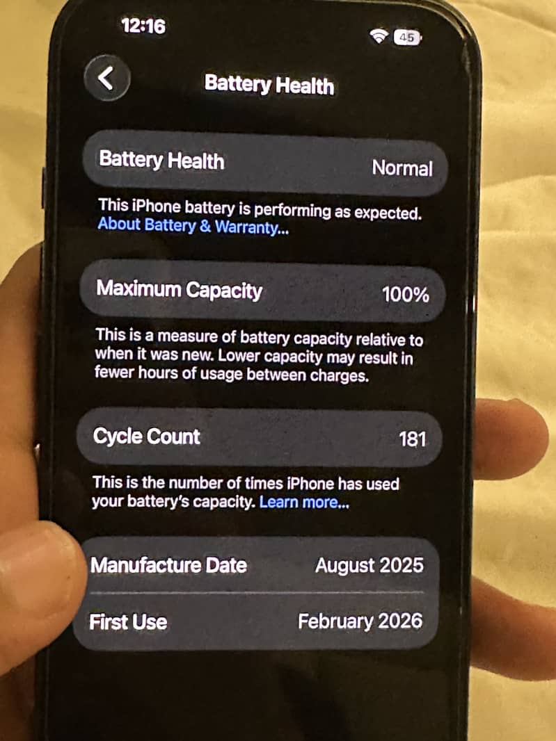 Apple iPhone 16 8