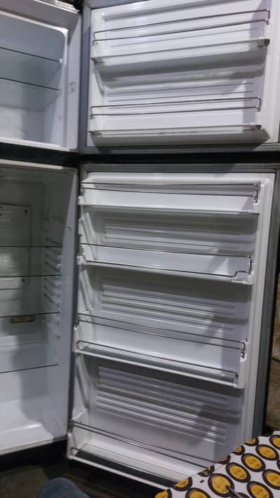dawlance fridge and frizeer