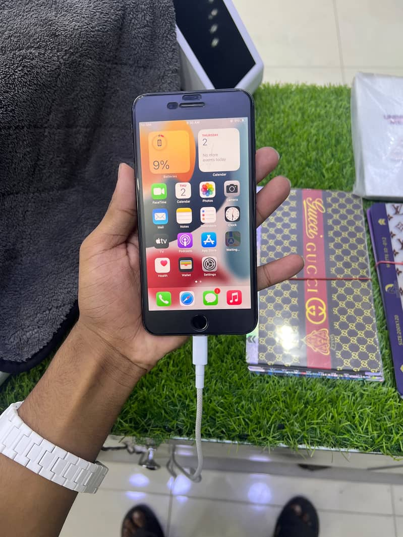 Apple iPhone 7 Plus 0