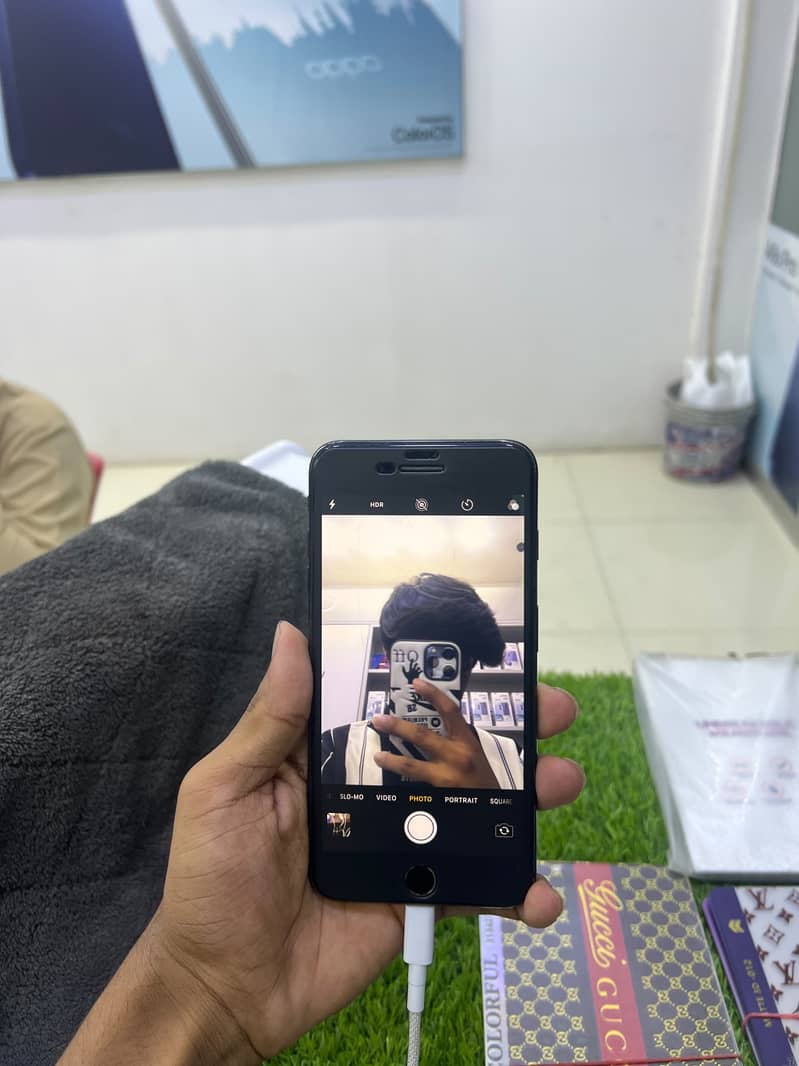 Apple iPhone 7 Plus 2