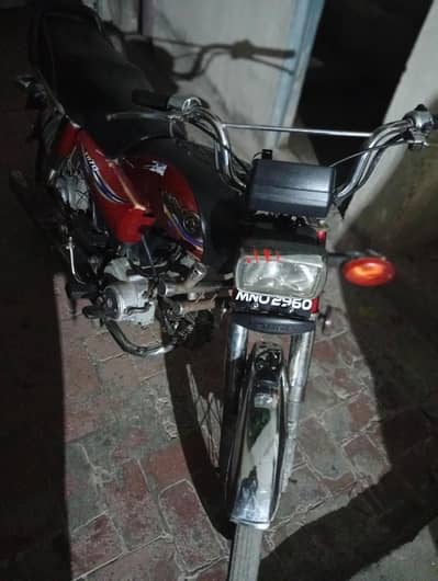 Dhoom CD 70 Bike
