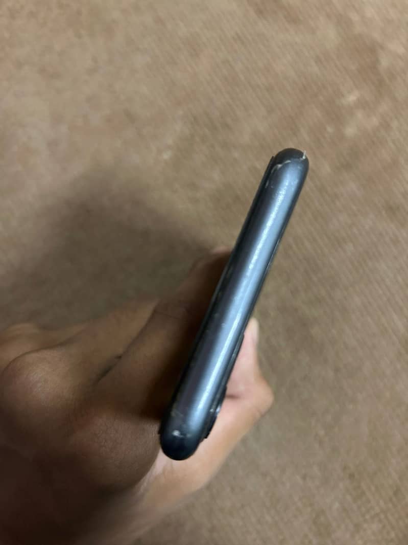Apple iPhone 11 7