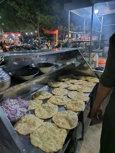 RUNNING FAST FOOD & BBQ RESTAURANT FOR SALE