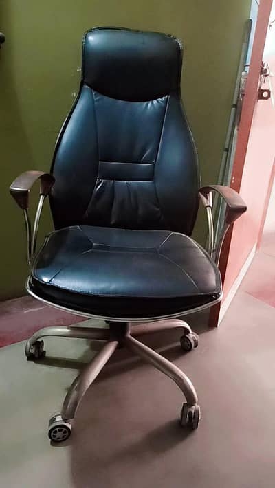 lush condition office chair for sale03457493610