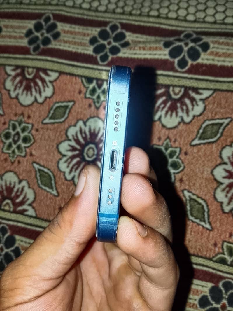 Apple iPhone 13 2