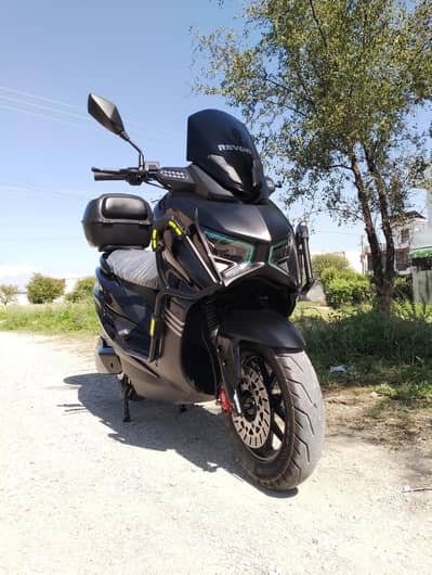 Revoo E52 2025 Black