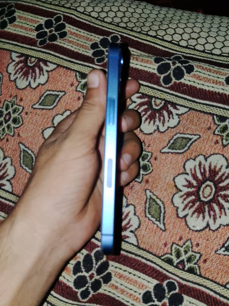 Apple iPhone 13 3