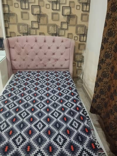 single bed good condition with out mattress
