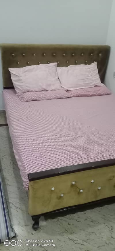 original Talli wood bed