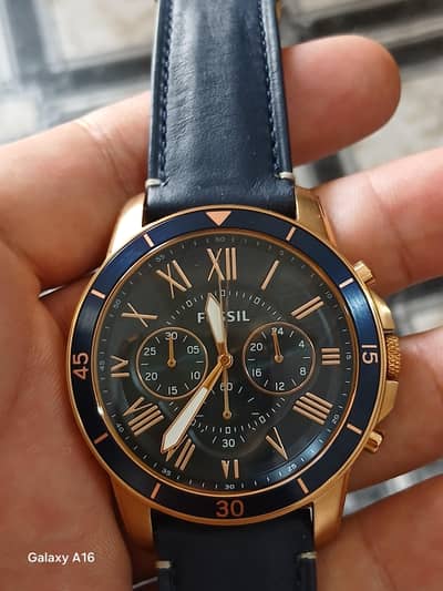 GENIUNE FOSSIL CHRONOGRAPH WATCH 10/10 CONDITION.